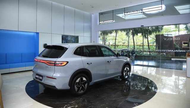 Geely Jaring Konsumen Langsung di Pusat Perbelanjaan